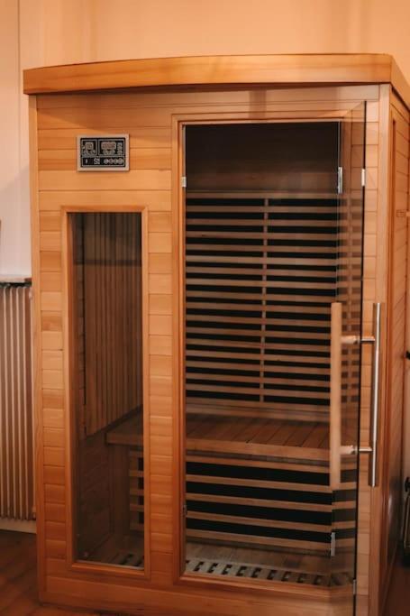 Ultimate Comfort ! Jacuzzi & Sauna. ブザンソン エクステリア 写真